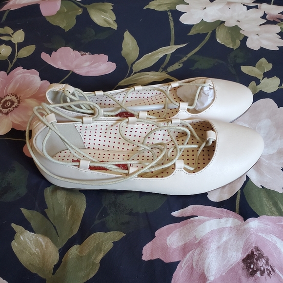 COPY - BAIT Footwear Sandra Matte Cream - Picture 4 of 7